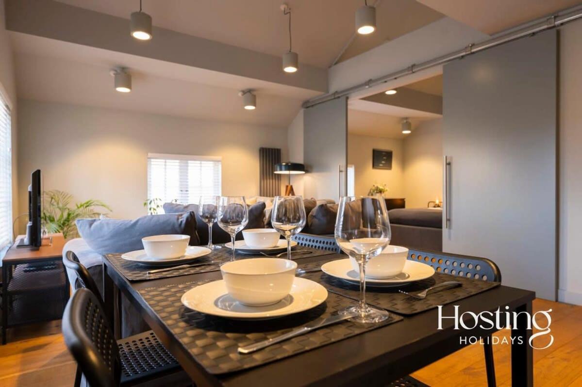 Stylish Luxury Apartment In The Centre Of Henley Exterior foto